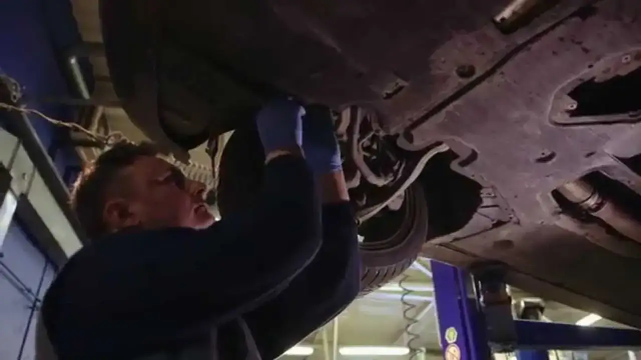 Zdjęcie Gdzie jest korek spustowy chłodnicy passat b5? Oto co musisz wiedzieć