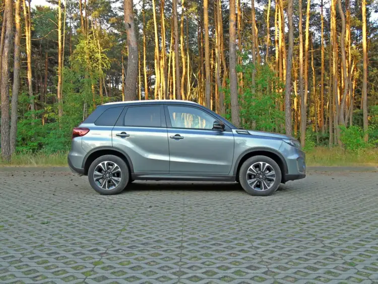 Suzuki Vitara hybrid - Ile pali i którą wersję napędu wybrać?